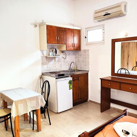 آغيوس غيوريوس Eleni Apartments Sant George Beach المظهر الخارجي الصورة