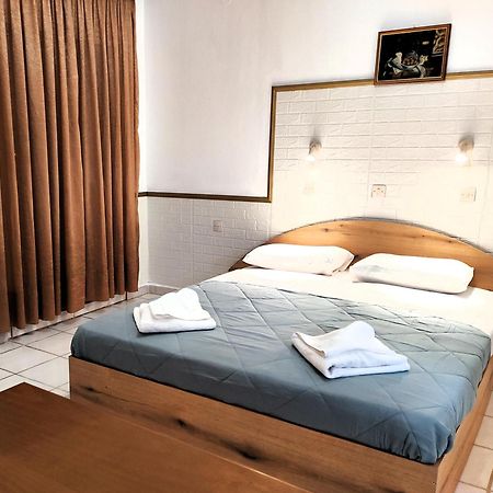 آغيوس غيوريوس Eleni Apartments Sant George Beach المظهر الخارجي الصورة