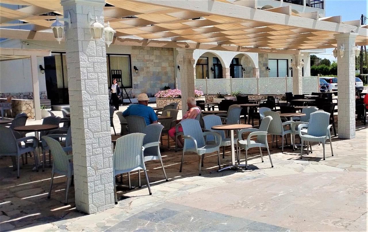 آغيوس غيوريوس Eleni Apartments Sant George Beach المظهر الخارجي الصورة