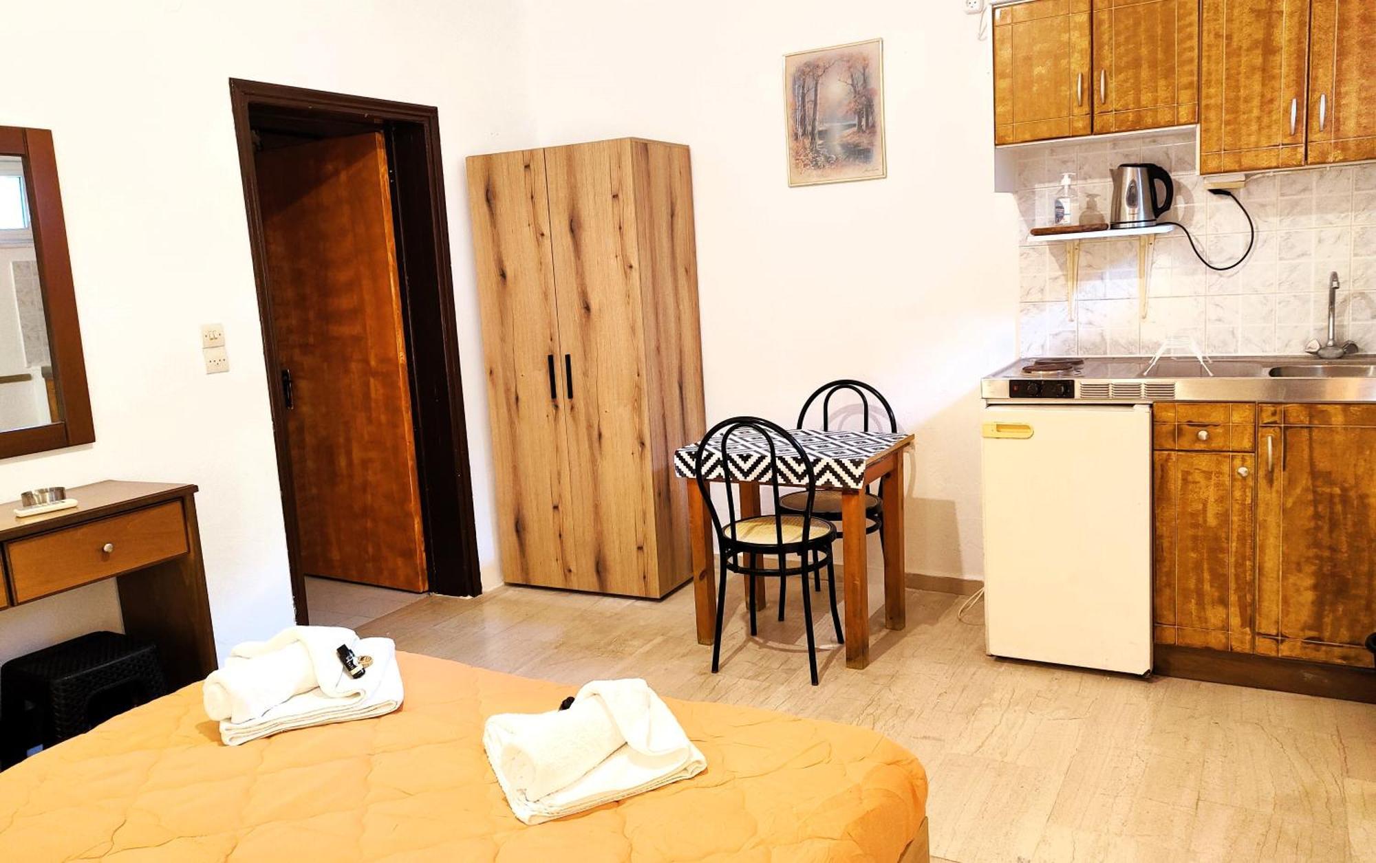 آغيوس غيوريوس Eleni Apartments Sant George Beach المظهر الخارجي الصورة