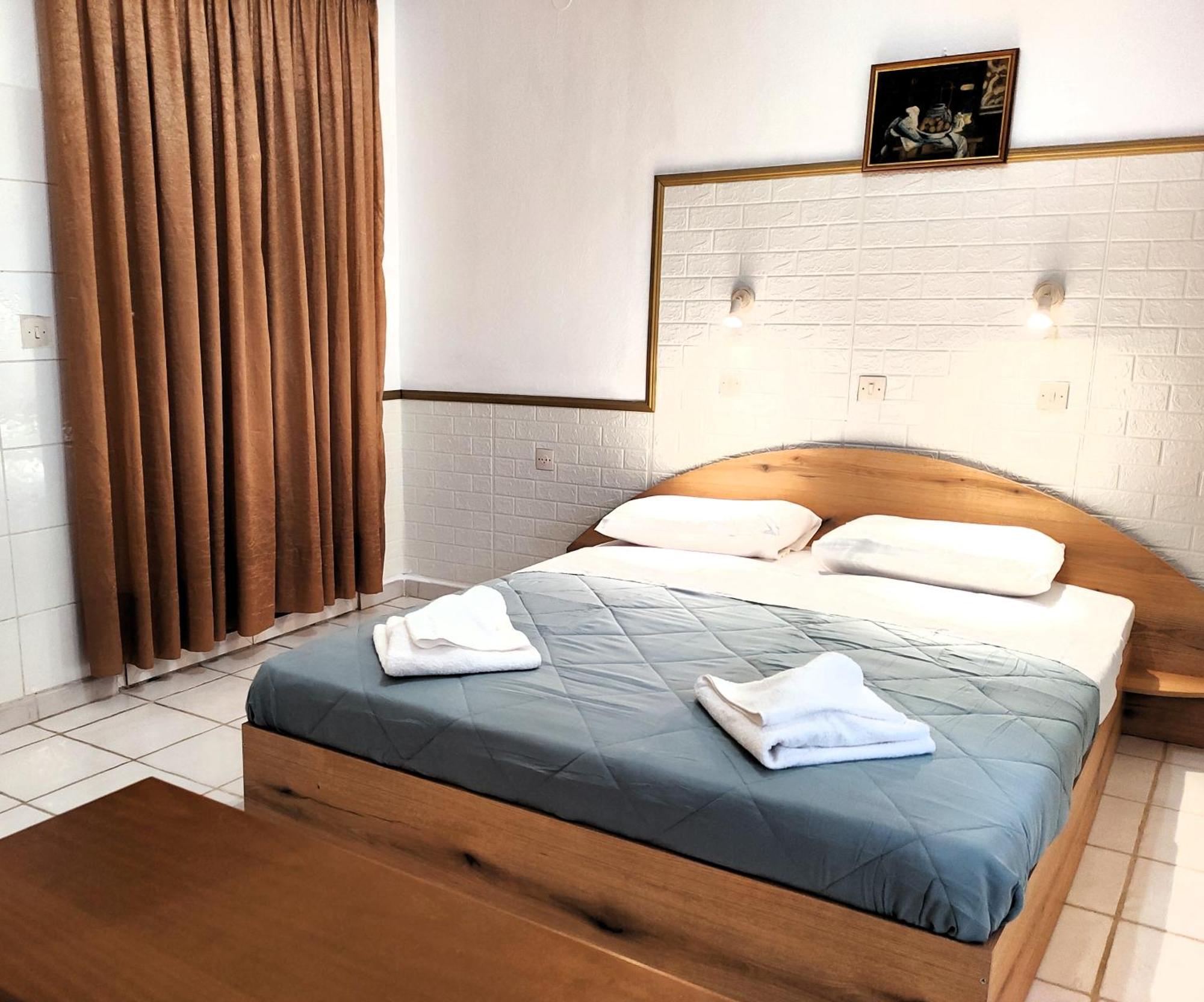 آغيوس غيوريوس Eleni Apartments Sant George Beach المظهر الخارجي الصورة