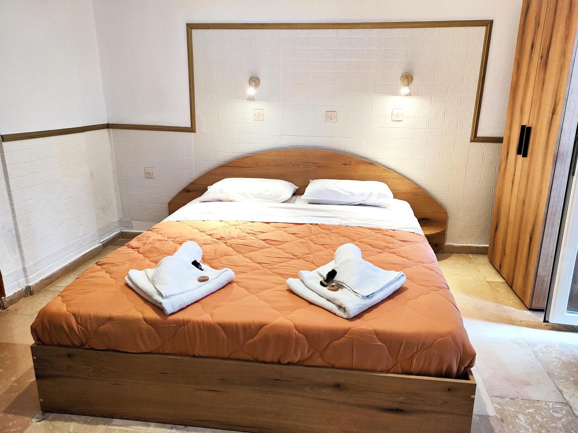 آغيوس غيوريوس Eleni Apartments Sant George Beach المظهر الخارجي الصورة