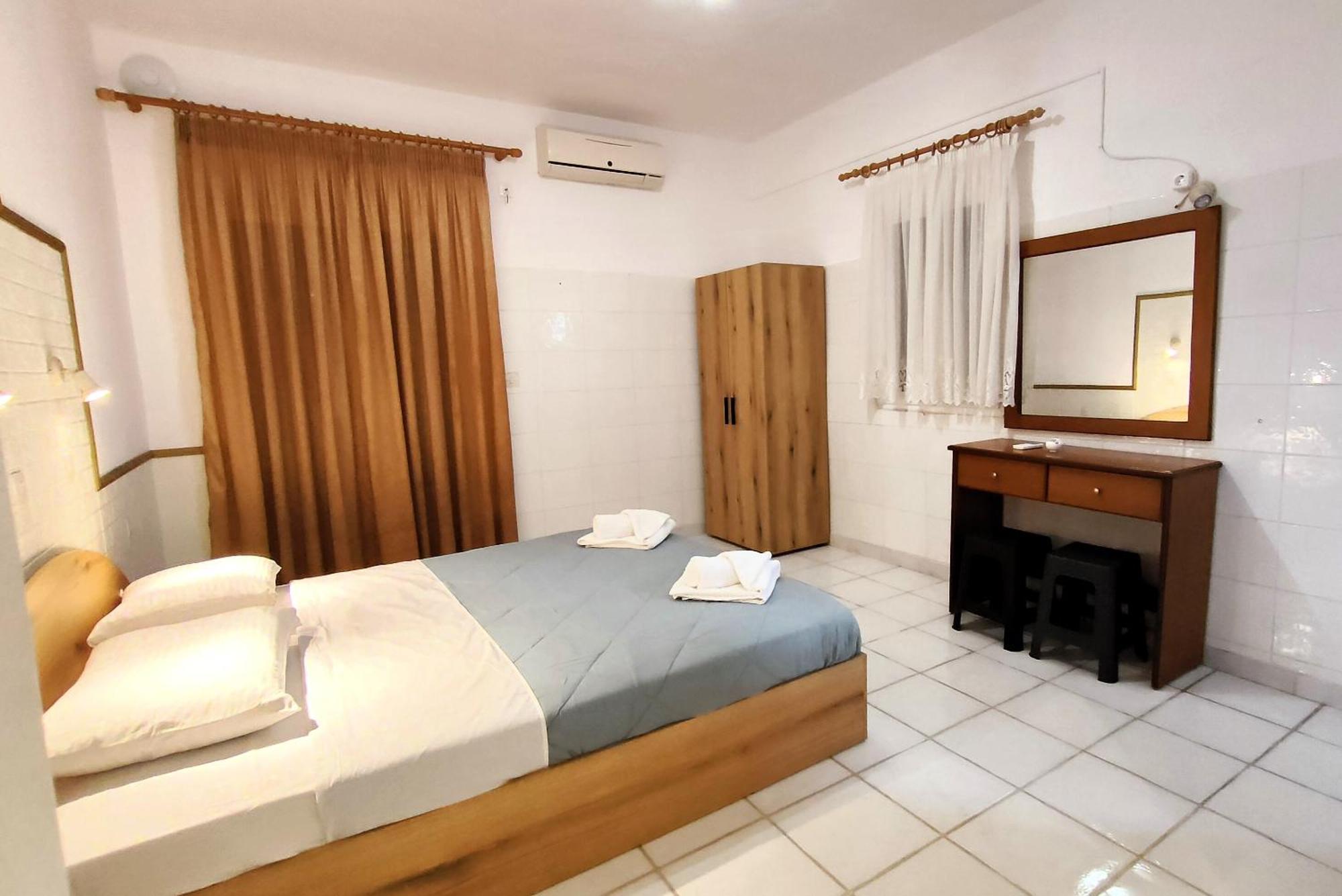 آغيوس غيوريوس Eleni Apartments Sant George Beach المظهر الخارجي الصورة
