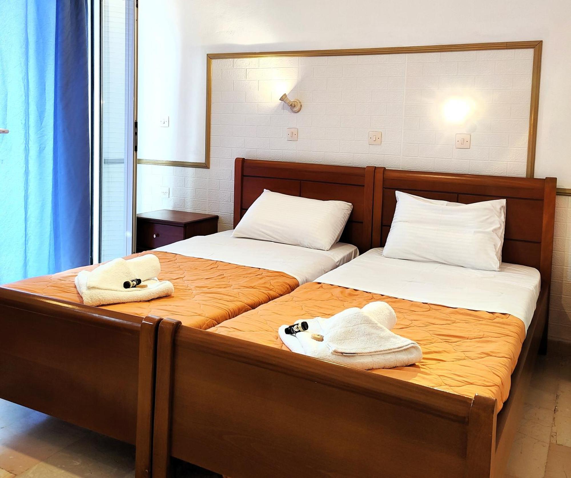آغيوس غيوريوس Eleni Apartments Sant George Beach المظهر الخارجي الصورة